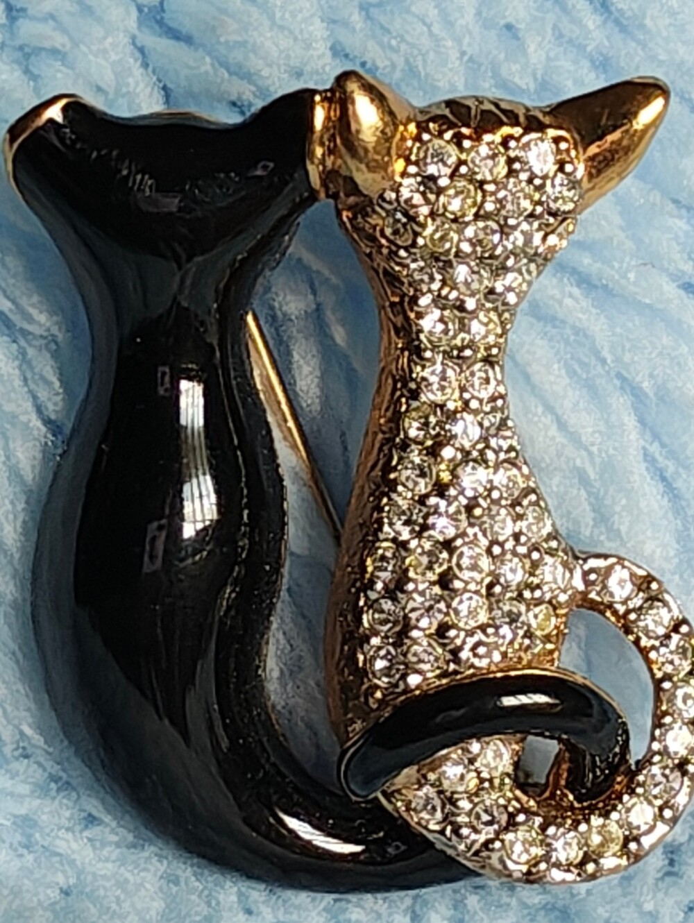 Vintage, Chic Stylish Black Enamel And Gold toned Cat With Rhinestones Pin